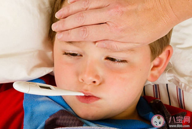 牙簽扎扎手背就能退燒是真的嗎 發(fā)熱除了吃藥還能怎么退燒