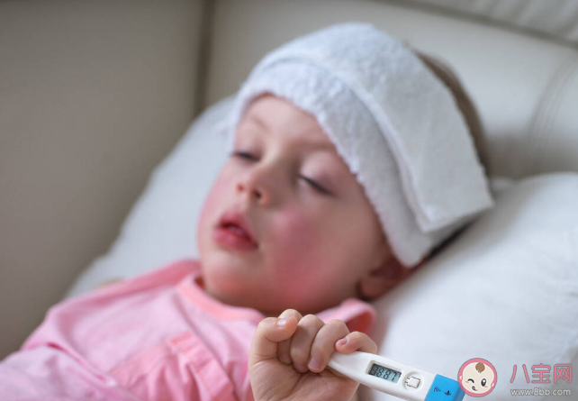 新冠發燒后捂被發汗可行嗎 發燒蓋住被子捂汗就能退燒嗎