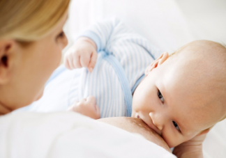 媽媽感染新冠如何親自喂養寶寶 哺乳期媽媽感染了新冠病毒怎么辦