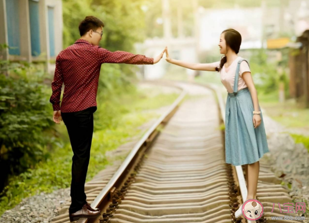 戀愛真的需要發(fā)朋友圈嗎 談戀愛了怎么發(fā)朋友圈