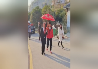 短發新娘不穿婚紗被誤認成伴郎是怎么回事 結婚可以不穿婚紗嗎