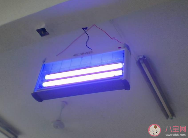 女子在家用紫外線燈消毒患雪盲癥是怎么回事 雪盲癥是怎么引起的