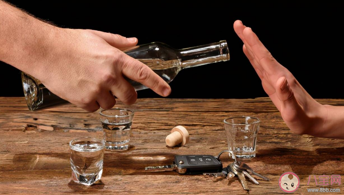 張伯禮稱轉(zhuǎn)陰后忍一忍別喝酒 轉(zhuǎn)陰后多久能喝酒要注意什么