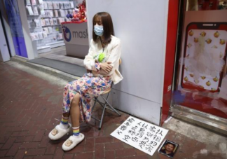 女子街頭賣身葬父是怎么回事 賣身葬父的起源是什么時候