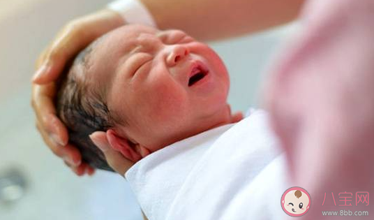 女工人干活時在廁所5分鐘產子是什么情況 懷孕了會有哪些反應 女工人干活時在廁所5分鐘產子是什么情況 懷孕了會有哪些反應
