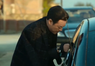 高啟強(qiáng)為什么解領(lǐng)帶擦玻璃 如何看待高啟強(qiáng)的這個(gè)行為