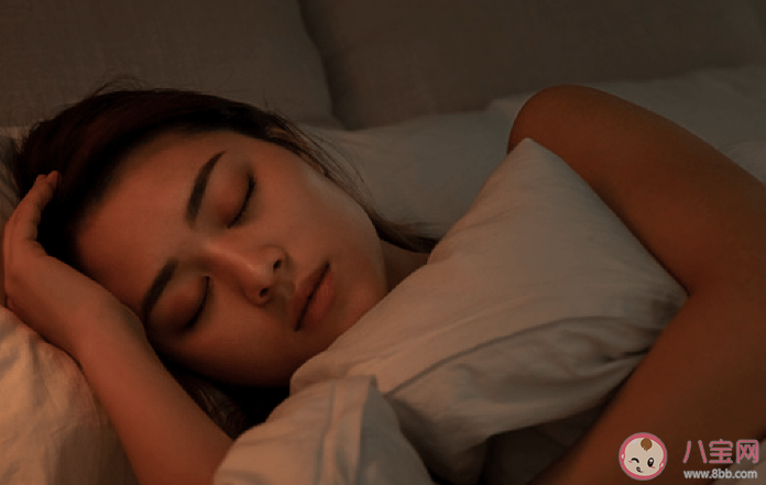 睡太早容易患心腦血管疾病嗎 晚十點是最佳入睡時段 睡太早容易患心腦血管疾病嗎 晚十點是最佳入睡時段