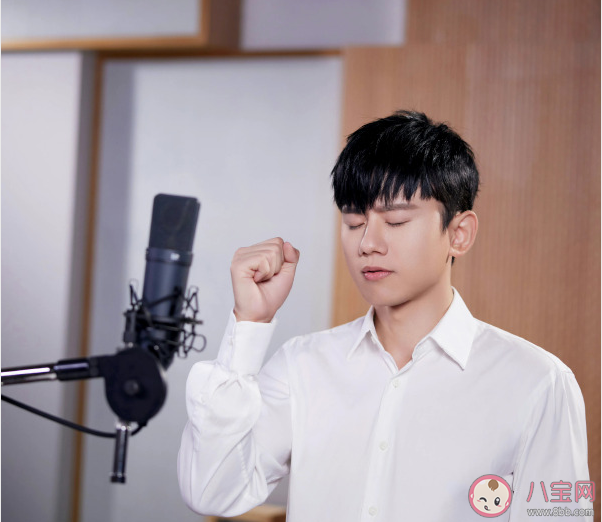 張杰新歌《萬人之間》歌詞是什么 《萬人之間》完整版歌詞在線試聽