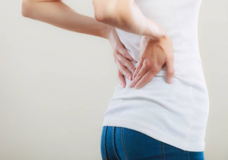 腰痛的人可以睡硬板床嗎 腰痛的人怎么睡覺比較好
