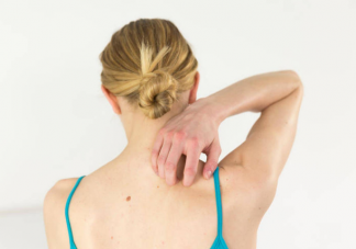 為什么背后的痘痘去不掉 背上長痘痘怎么辦