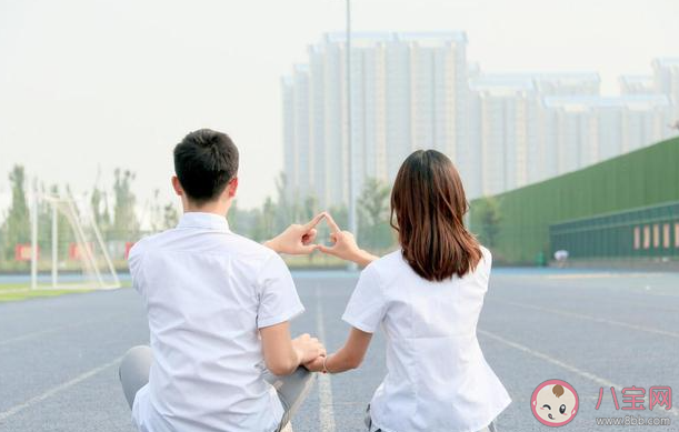 大學(xué)生談戀愛(ài)有哪些好處 如何看待大學(xué)生談戀愛(ài) 大學(xué)生談戀愛(ài)有哪些好處 如何看待大學(xué)生談戀愛(ài)