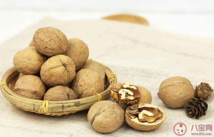 核桃有哪些營(yíng)養(yǎng)成分 核桃早上吃好還是晚上吃好