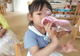 孩子不愛喝水該怎么辦 不喝水對身體有什么傷害