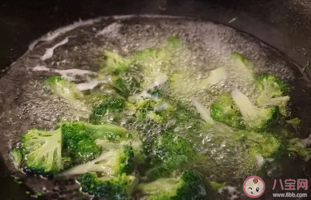 哪些食材烹飪前必須焯水 煮豬肚先放鹽還是后放鹽