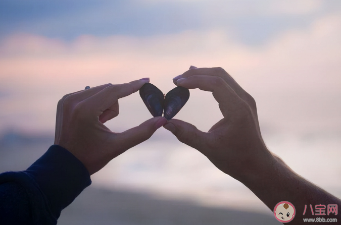 喜歡一個人第一反應是什么 喜歡一個人為什么會自卑