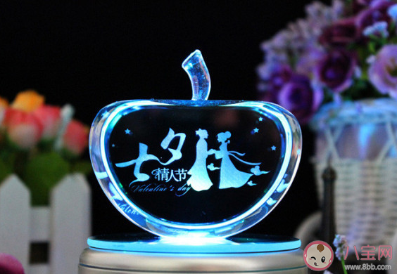 戀愛一個月男朋友送我傘帶 男朋友太小氣要分手嗎