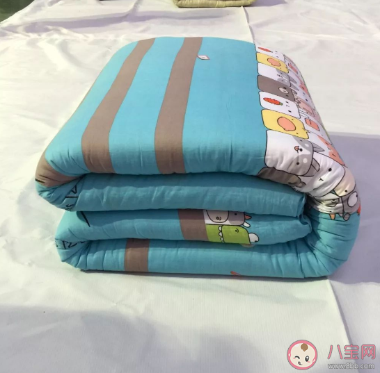 起床后為何不該立馬疊被子 怎么輕松疊被子 起床后為何不該立馬疊被子 怎么輕松疊被子