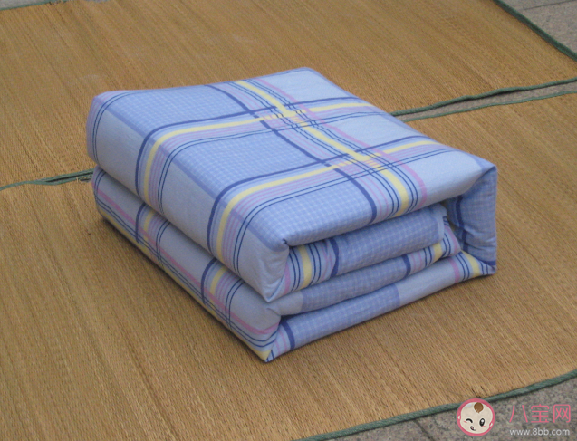 起床后為何不該立馬疊被子 怎么輕松疊被子 起床后為何不該立馬疊被子 怎么輕松疊被子