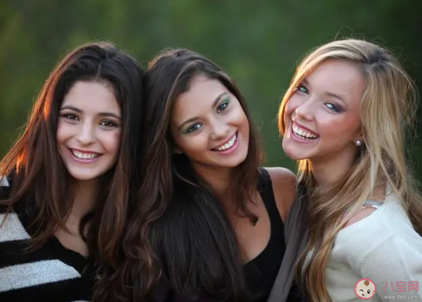 三個女生組建小家庭會怎樣 如何看待女生一起組建小家庭