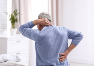腰疼和腰突是一回事嗎 倒著走能治療慢性腰痛嗎