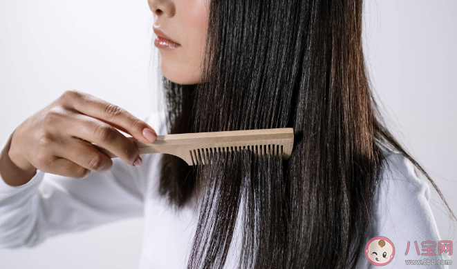 頭發(fā)濕著睡覺會怎樣 濕著頭發(fā)睡覺有什么危害 頭發(fā)濕著睡覺會怎樣 濕著頭發(fā)睡覺有什么危害