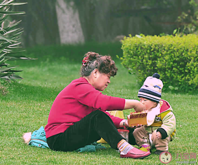 專家建議國家承擔年輕人養孩成本 養育一個孩子需要多少錢