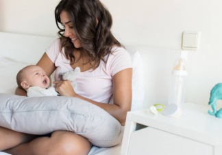 為什么要堅持6月齡內純母乳喂養 母乳中有哪些有益成分
