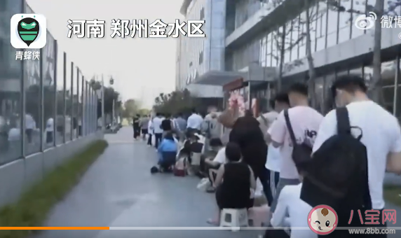 520領證現場有人帶鋪蓋徹夜排隊 520領證為什么人多