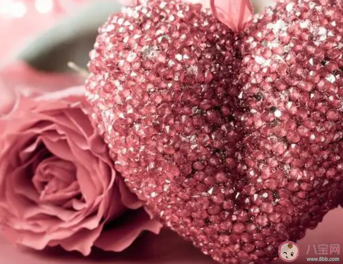 為什么我們不擅長表達(dá)愛 我們應(yīng)該怎樣表達(dá)愛