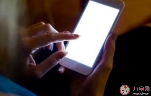 刷社交媒體會影響睡眠嗎 社交媒體和睡眠障礙有關(guān)系嗎 刷社交媒體會影響睡眠嗎 社交媒體和睡眠障礙有關(guān)系嗎