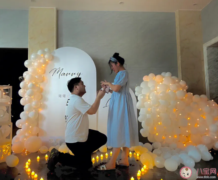 你能接受當(dāng)眾求婚嗎 當(dāng)眾求婚是不是道德綁架 你能接受當(dāng)眾求婚嗎 當(dāng)眾求婚是不是道德綁架