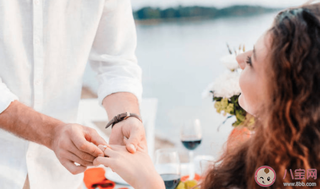 親密關(guān)系最忌諱炫耀自己受歡迎 為什么忌諱炫耀受歡迎 親密關(guān)系最忌諱炫耀自己受歡迎 為什么忌諱炫耀受歡迎