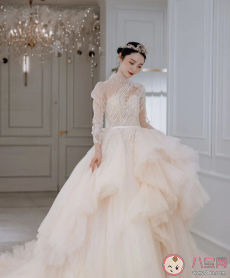 女生穿婚紗看演唱會(huì)被分手 為什么穿婚紗去看演唱會(huì)會(huì)分手 女生穿婚紗看演唱會(huì)被分手 為什么穿婚紗去看演唱會(huì)會(huì)分手