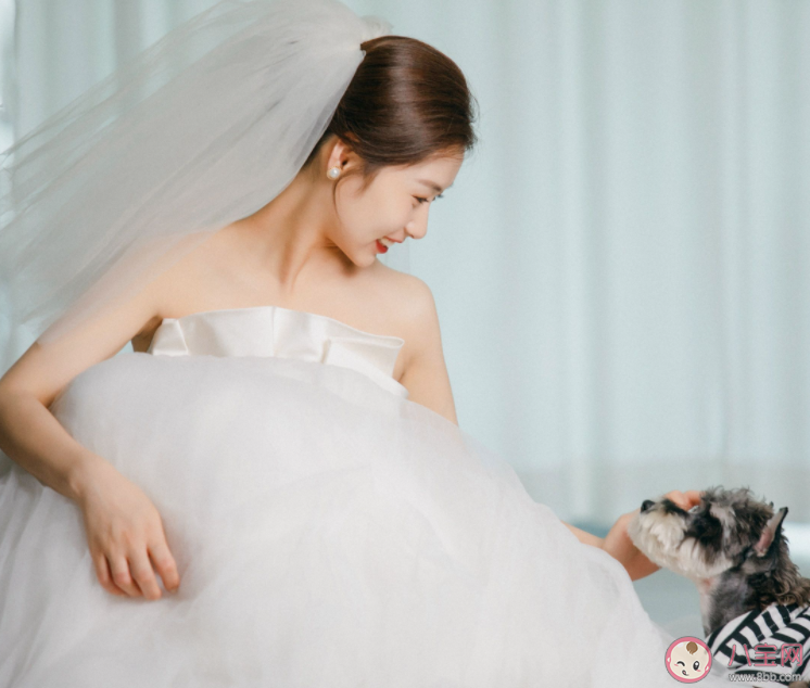 女生穿婚紗看演唱會(huì)被分手 為什么穿婚紗去看演唱會(huì)會(huì)分手 女生穿婚紗看演唱會(huì)被分手 為什么穿婚紗去看演唱會(huì)會(huì)分手