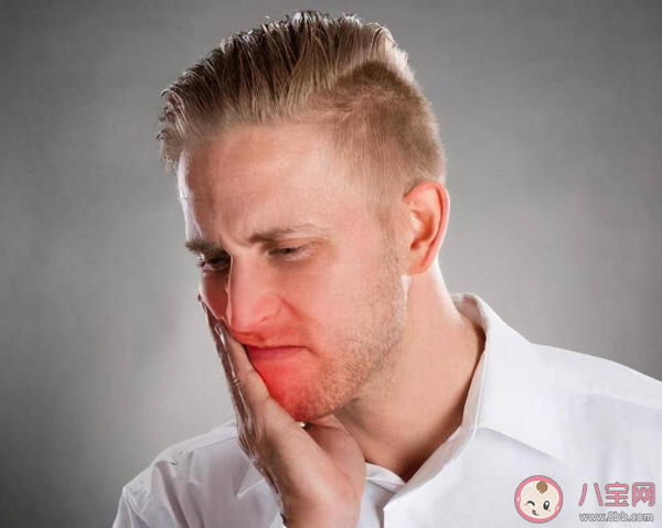 為什么牙疼在深夜更嚴重 晚上不能找醫(yī)生應該怎么辦 為什么牙疼在深夜更嚴重 晚上不能找醫(yī)生應該怎么辦