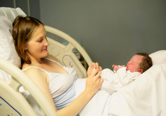 羊水栓塞容易發(fā)生在什么時候 有什么措施可以降低羊水栓塞發(fā)生率