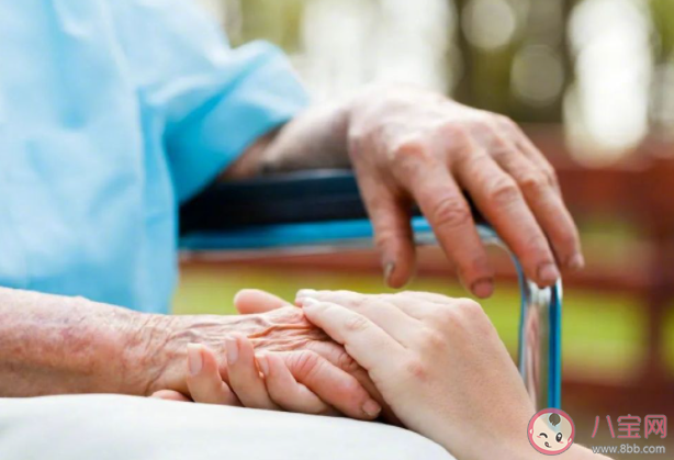 40歲男子當全職兒子每月領5500元 如何看待全職兒女