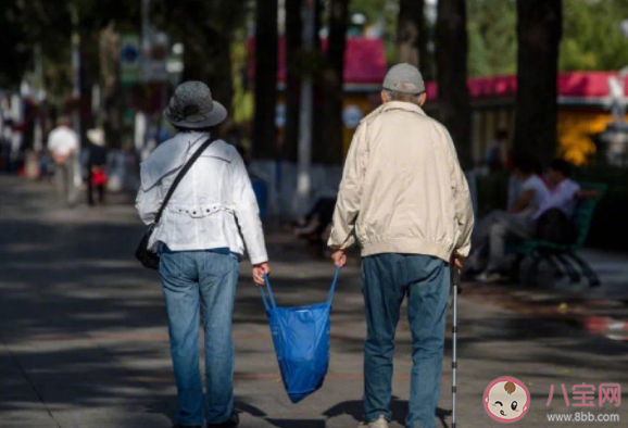 40歲男子當全職兒子每月領5500元 如何看待全職兒女