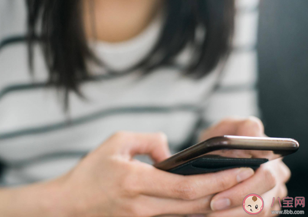 情侶之間不可以互看手機嗎 戀人間該不該看手機