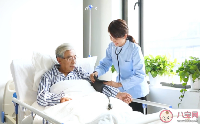 專家建議取消護工加快醫(yī)療護理員制度落地 護工行業(yè)以后會消失嗎 專家建議取消護工加快醫(yī)療護理員制度落地 護工行業(yè)以后會消失嗎