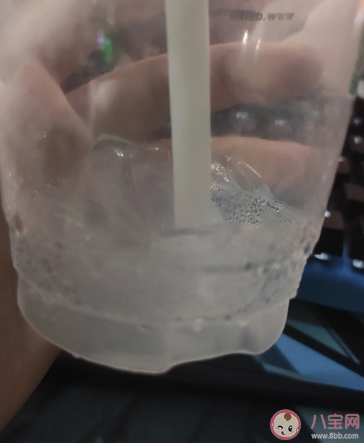 為什么奶茶店的冰塊化得慢 冰塊有哪些妙用