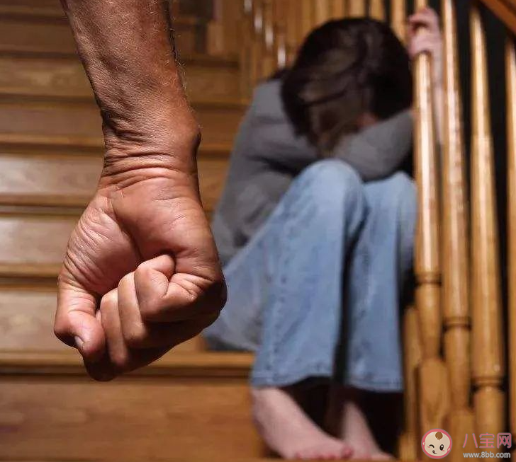 女子被丈夫家暴16次需終身掛糞袋 被家暴了該怎么辦 女子被丈夫家暴16次需終身掛糞袋 被家暴了該怎么辦