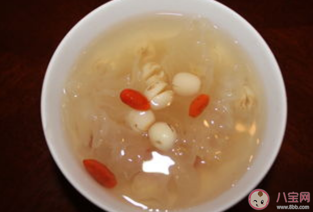 吃銀耳能補(bǔ)充膠原蛋白嗎 如何對(duì)癥吃銀耳