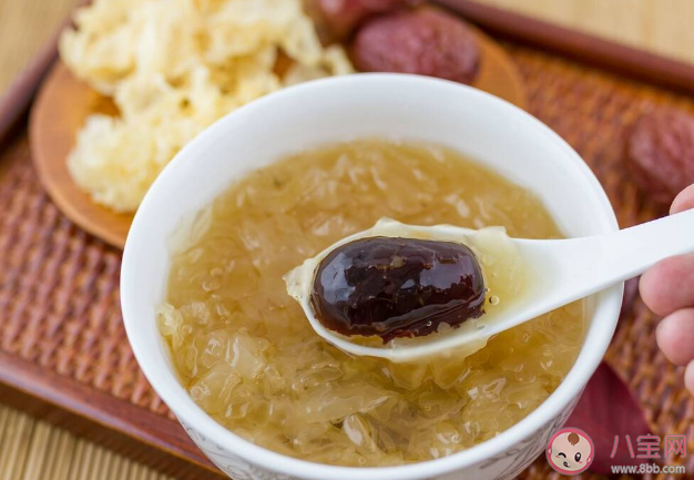 吃銀耳能補(bǔ)充膠原蛋白嗎 如何對(duì)癥吃銀耳