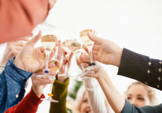 去脂體重越大的女士越能喝酒 體重和酒量有關(guān)系嗎