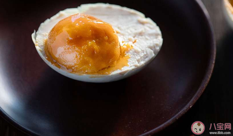 咸鴨蛋脂肪含量特別高嗎 哪些蛋要少吃 咸鴨蛋脂肪含量特別高嗎 哪些蛋要少吃