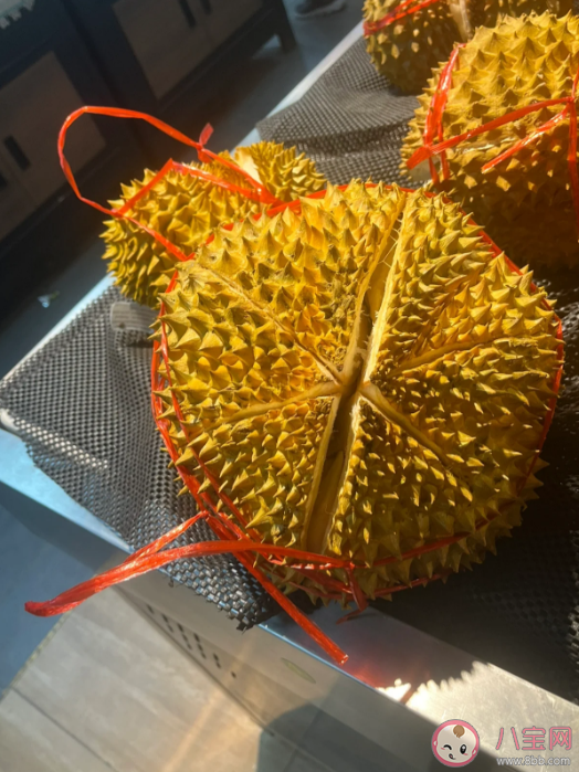 榴蓮價格跌至全年最低 如何挑選到一顆優(yōu)質(zhì)的榴蓮 榴蓮價格跌至全年最低 如何挑選到一顆優(yōu)質(zhì)的榴蓮