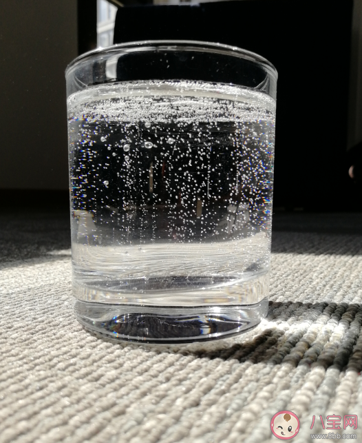 氣泡水可以增加飽腹感嗎 氣泡水哪些人要少喝 氣泡水可以增加飽腹感嗎 氣泡水哪些人要少喝