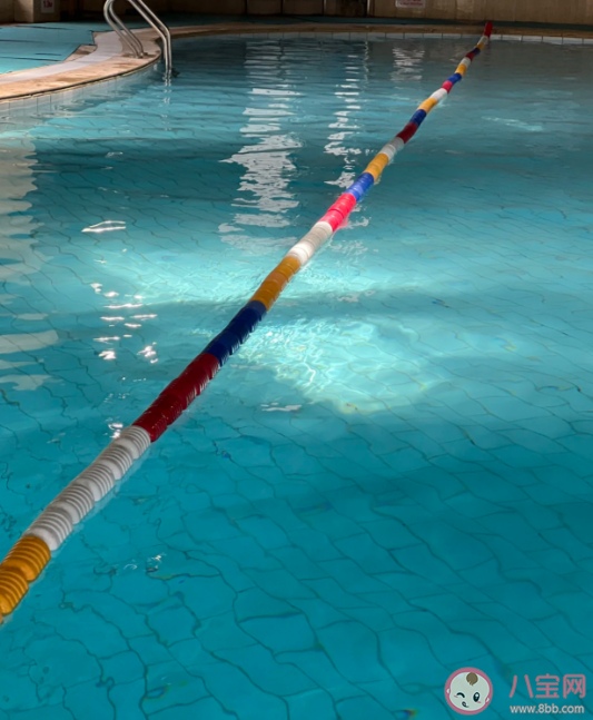 一個游泳池里到底有多少尿 如何判斷游泳池水臟不臟 一個游泳池里到底有多少尿 如何判斷游泳池水臟不臟