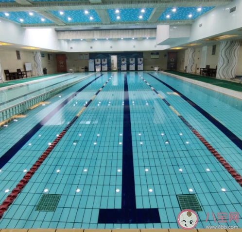 一個游泳池里到底有多少尿 如何判斷游泳池水臟不臟 一個游泳池里到底有多少尿 如何判斷游泳池水臟不臟